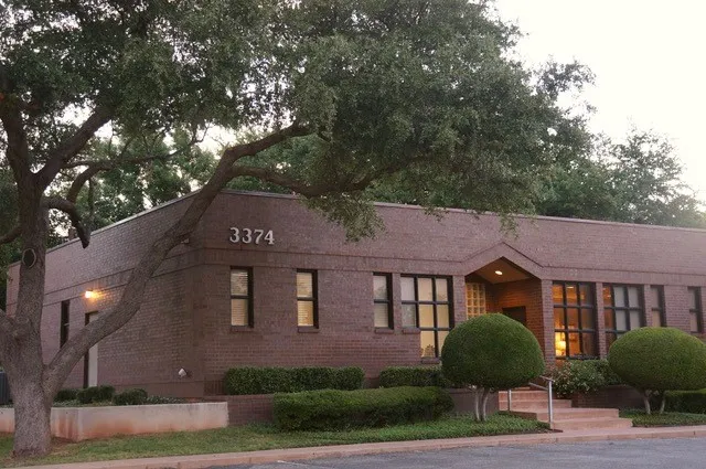 Glen Hall DDS outside of building