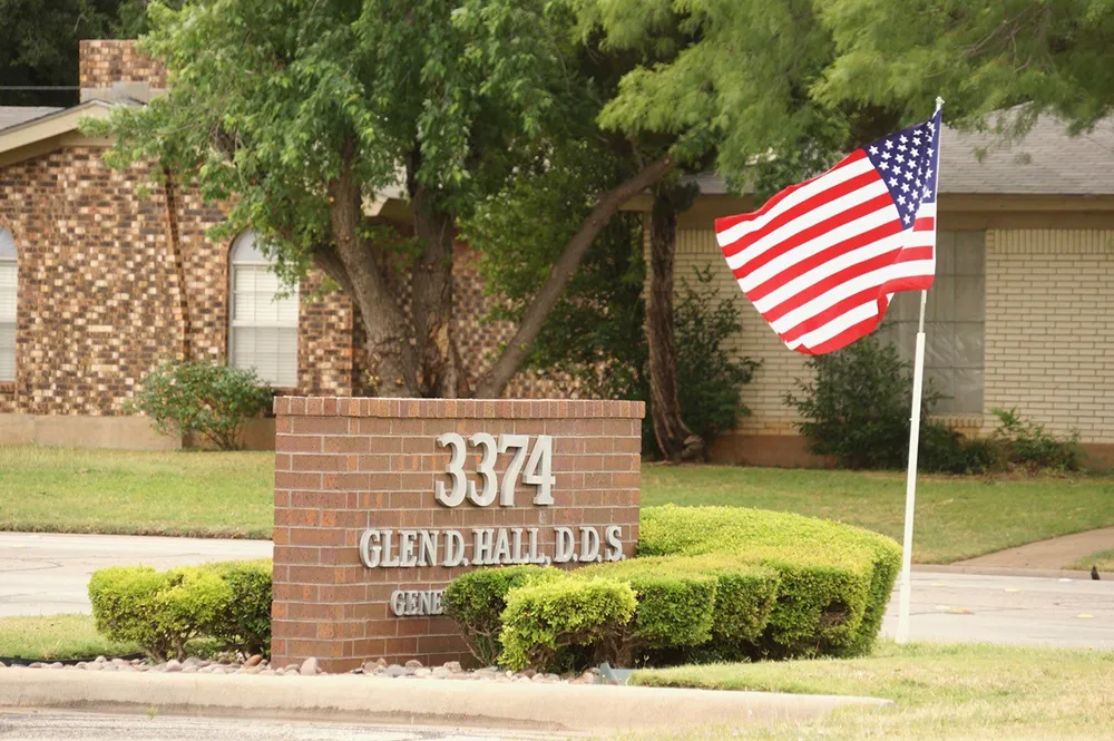 Glen Hall DDS sign